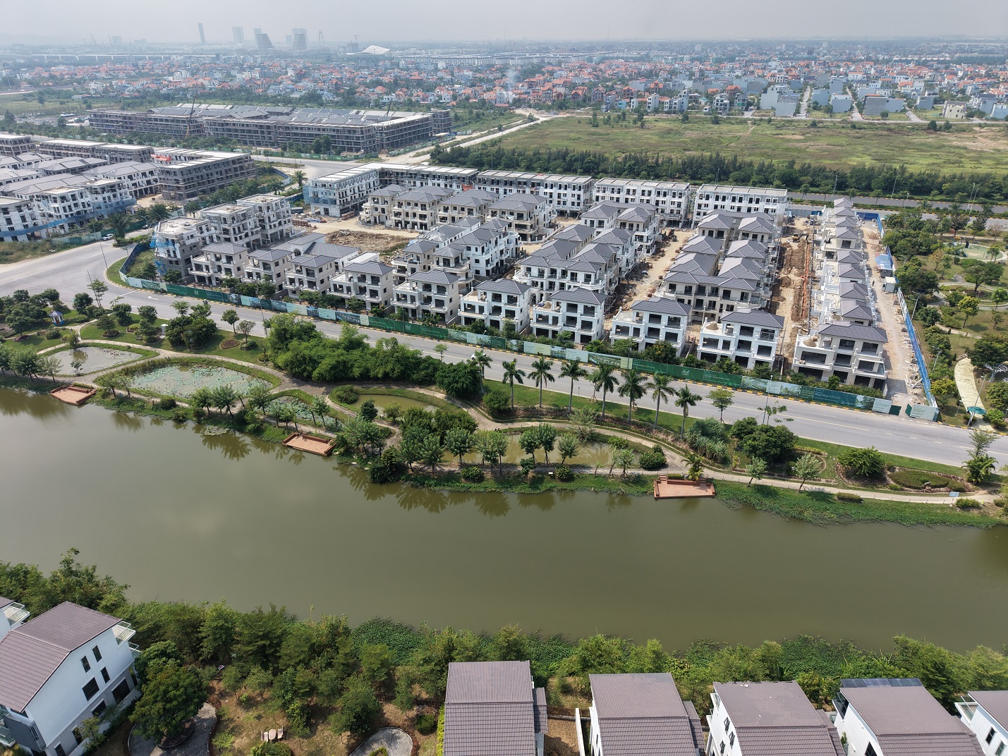Tiến độ dự án Sol Garden Nam Long 14/10/2026 Tiến độ dãy biệt thự view sông dự án Sol Garden Nam Long ngày 14 tháng 10 năm 2026 2