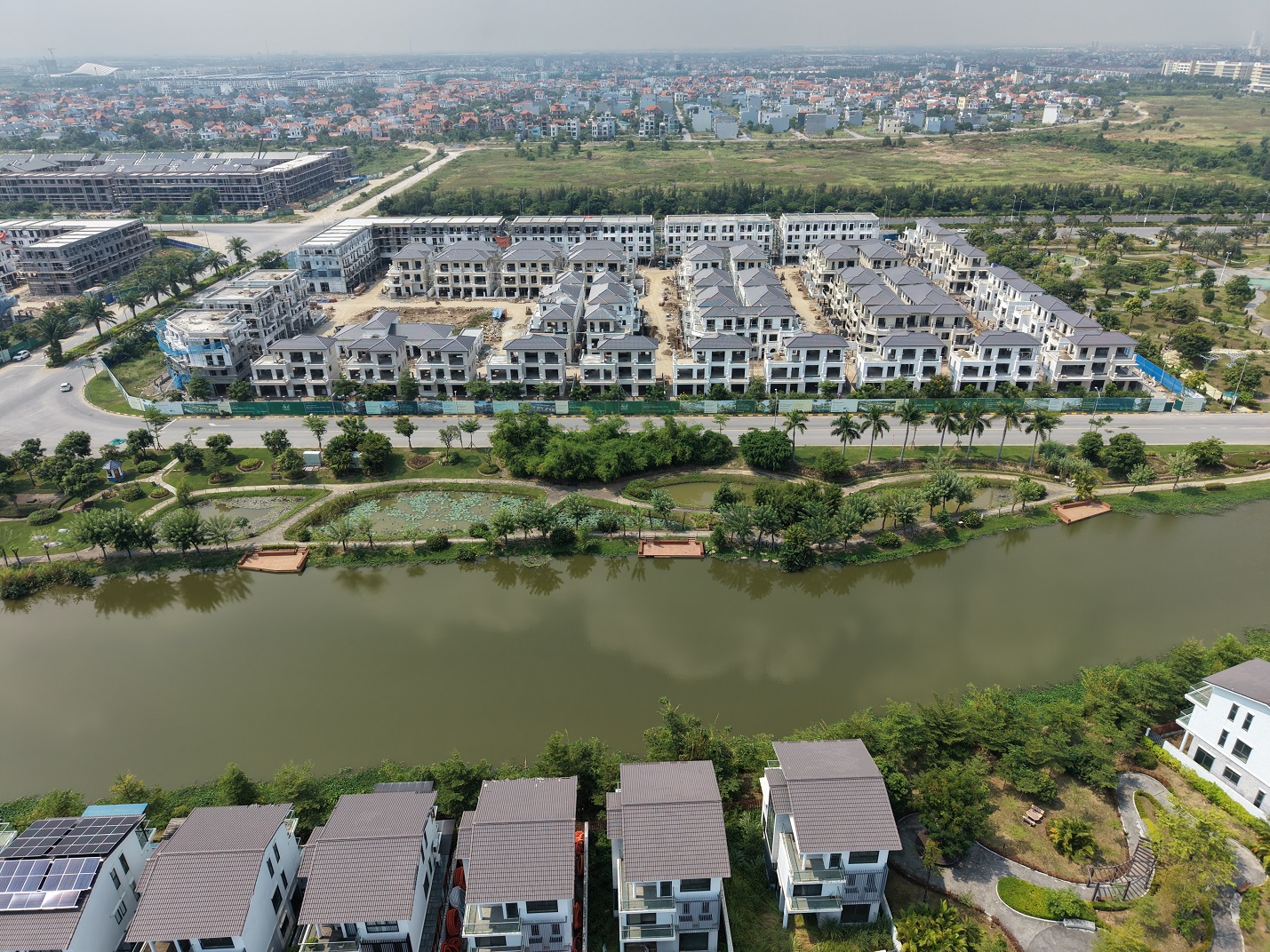 Tiến độ dự án Sol Garden Nam Long 14/10/2026 Tiến độ dãy biệt thự view sông dự án Sol Garden Nam Long ngày 14 tháng 10 năm 2026