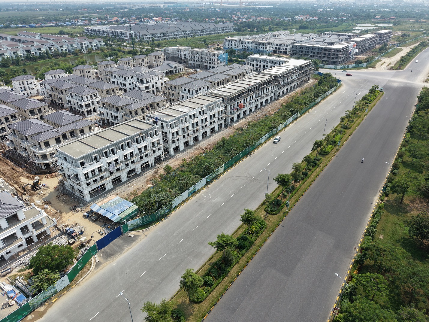 Tiến độ dự án Sol Garden Nam Long 14/10/2026 Tiến độ dãy shophouse trục đường Bắc Nam dự án Sol Garden Nam Long ngày 14 tháng 10 năm 2026